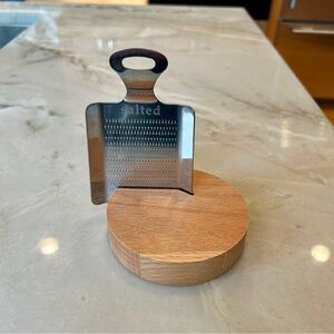 Stainless Steel Salt and Spice Grater with Wooden Base